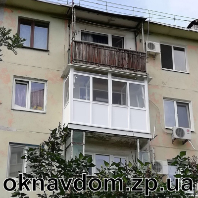 Французский балкон с боковыми открывными створками