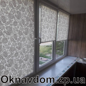 Рулонные шторы на балконе.